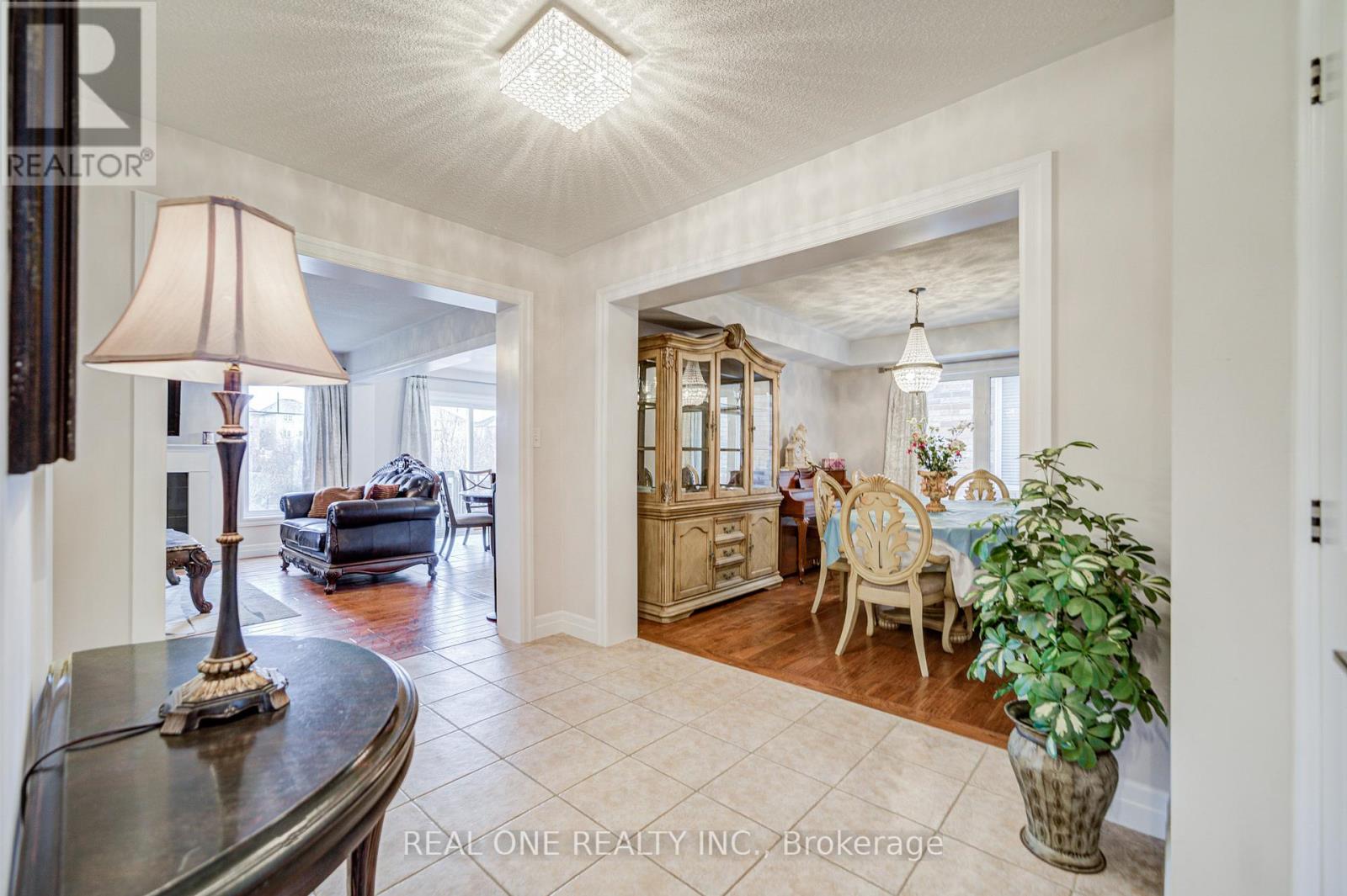 27 Cranston Street, Hamilton, Ontario  L9K 0E3 - Photo 3 - X12705710