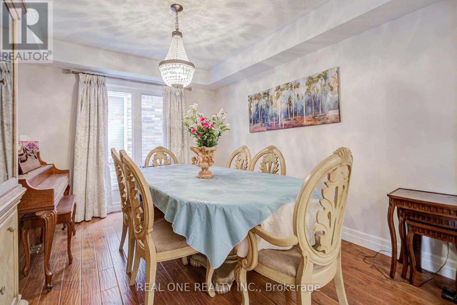 27 Cranston Street, Hamilton, Ontario  L9K 0E3 - Photo 4 - X12705710