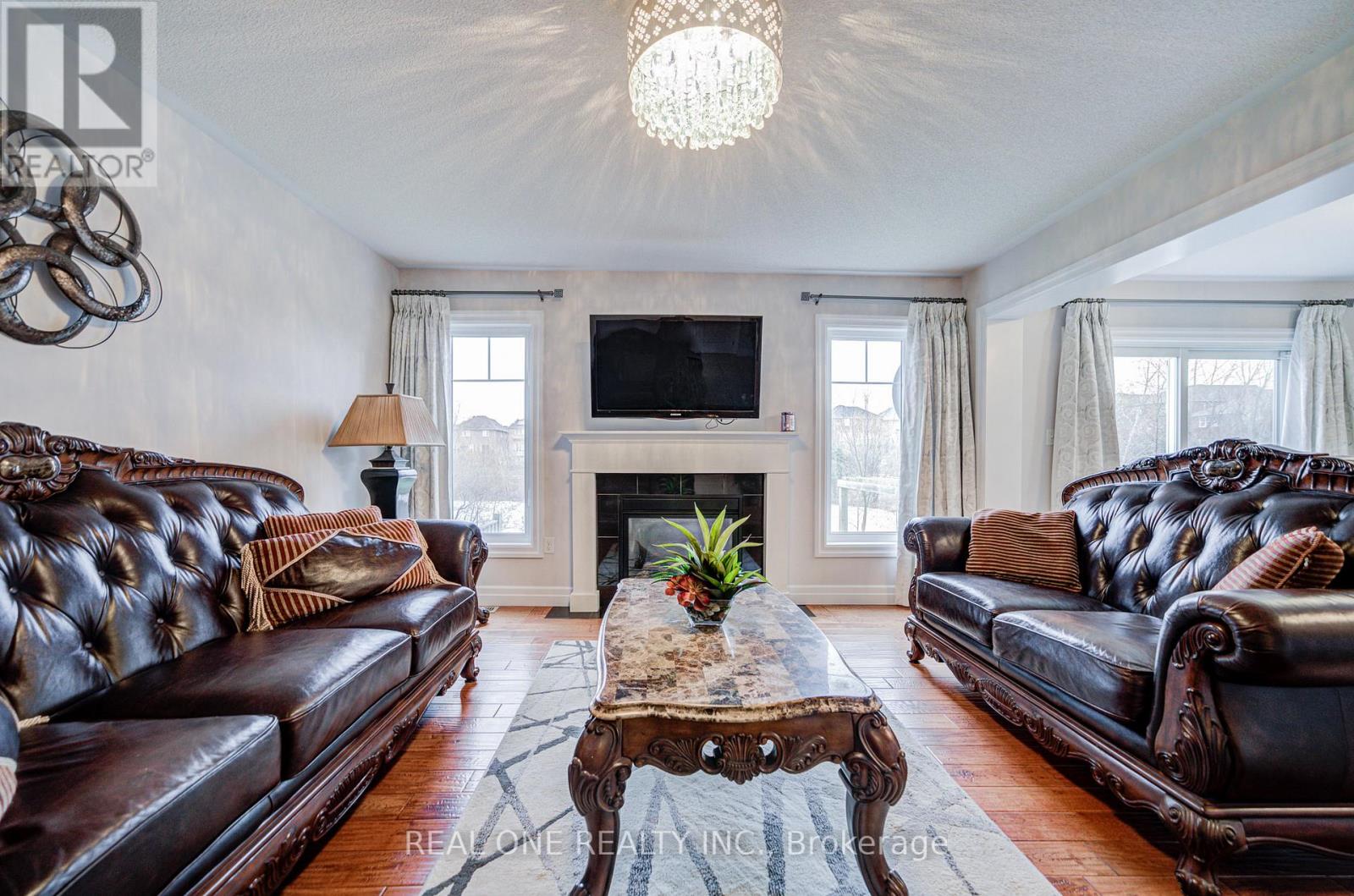 27 Cranston Street, Hamilton, Ontario  L9K 0E3 - Photo 7 - X12705710