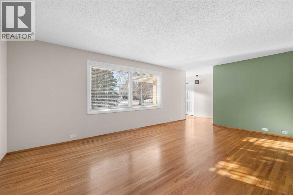 5116 Valiant Place Nw, Calgary, Alberta  T3A 0L6 - Photo 5 - A2279266