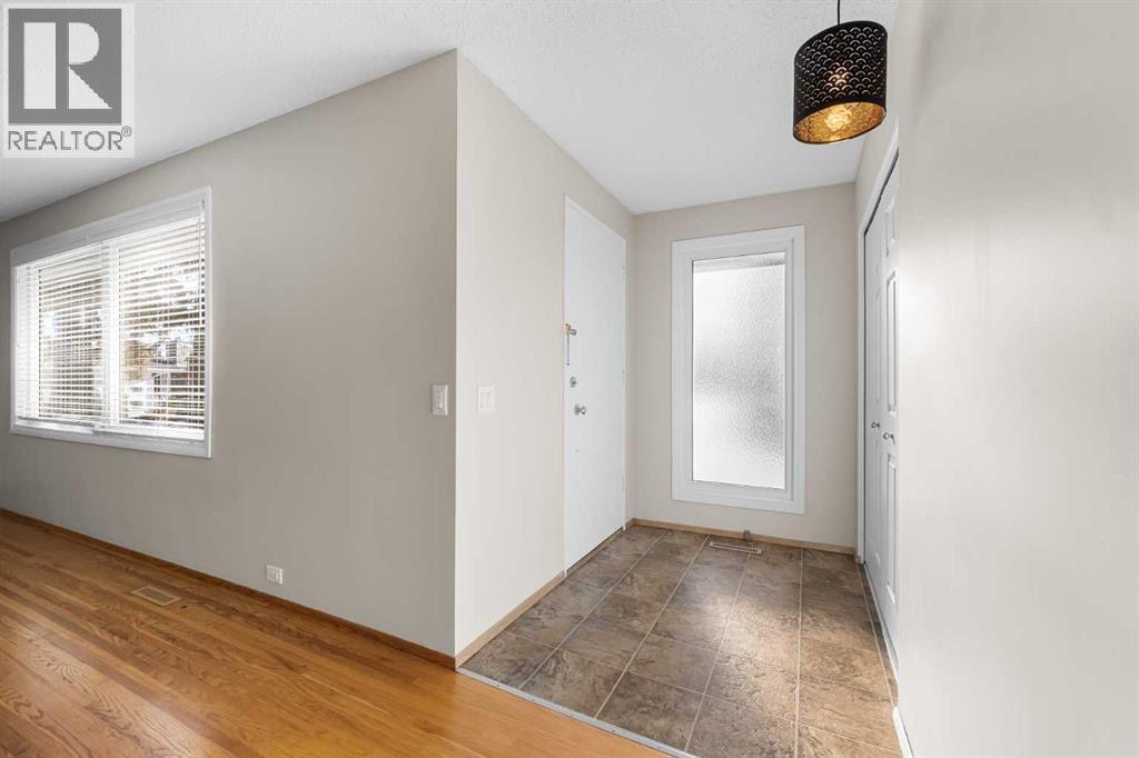 5116 Valiant Place Nw, Calgary, Alberta  T3A 0L6 - Photo 4 - A2279266