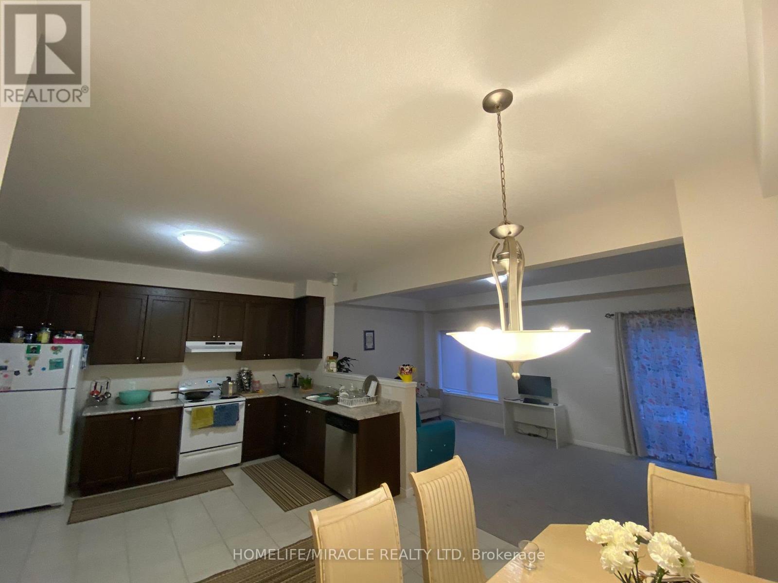 305 Tall Grass Crescent, Kitchener, Ontario  N2P 0G7 - Photo 4 - X12705468