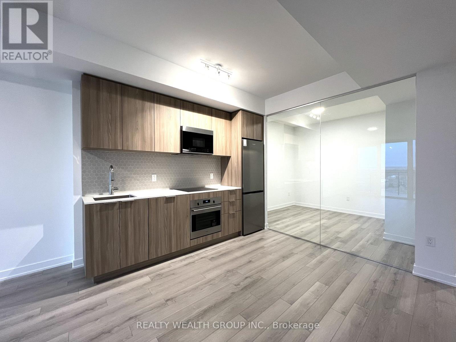 812 - 15 Skyridge Drive, Brampton, Ontario  L6P 4S3 - Photo 3 - W12705724