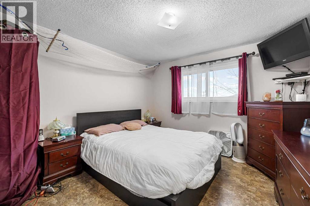 1016 Hunterdale Place Nw, Calgary, Alberta  T2Z 4R7 - Photo 19 - A2279676