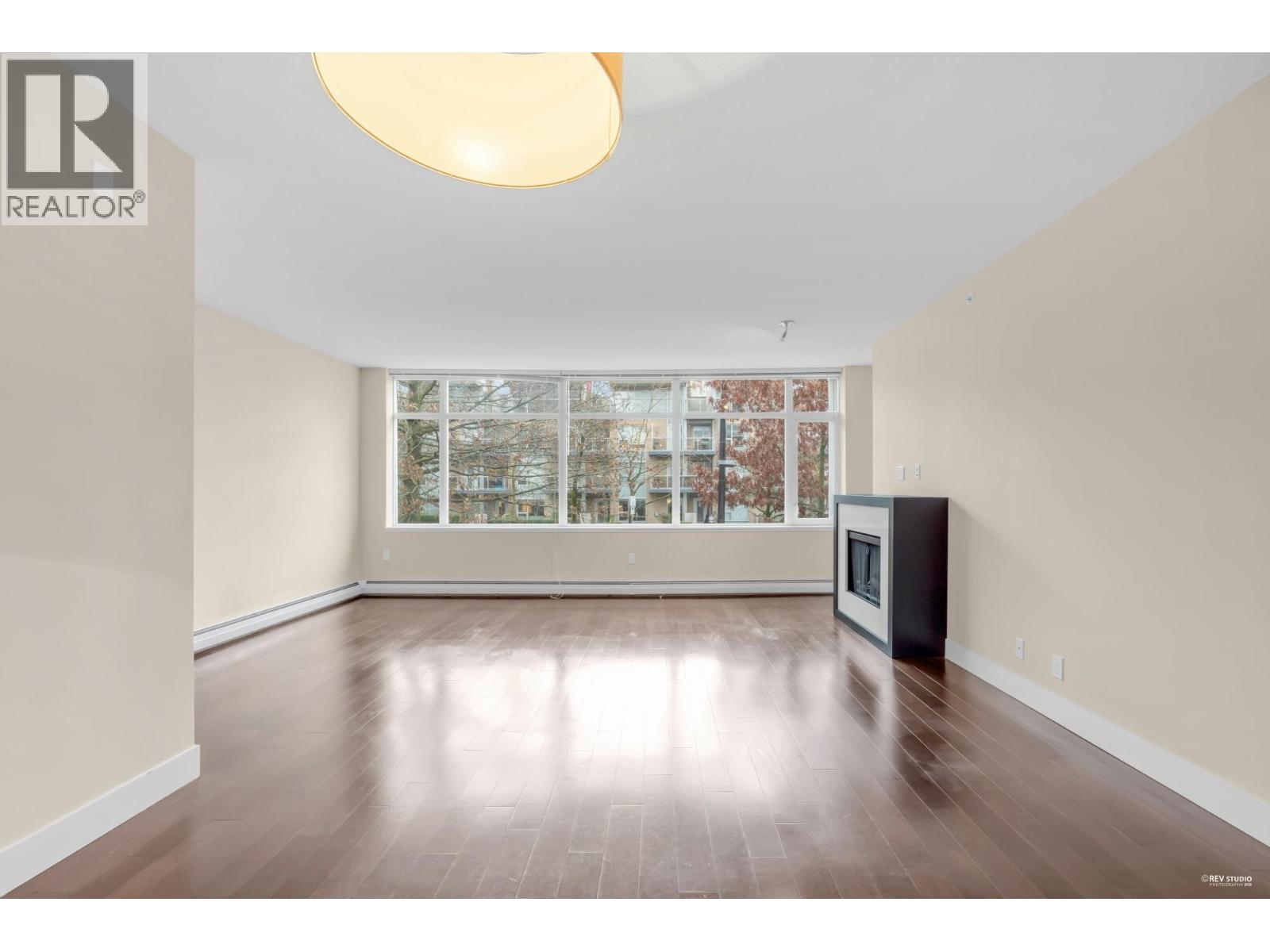 1xx 1320 Chesterfield Avenue, North Vancouver, British Columbia  V7M 0A6 - Photo 2 - R3071401