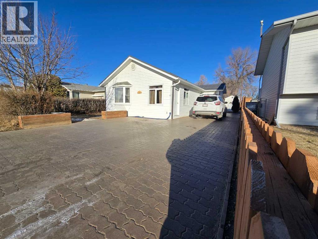 210 2 Avenue N, Vauxhall, Alberta  T0K 2K0 - Photo 1 - A2276626