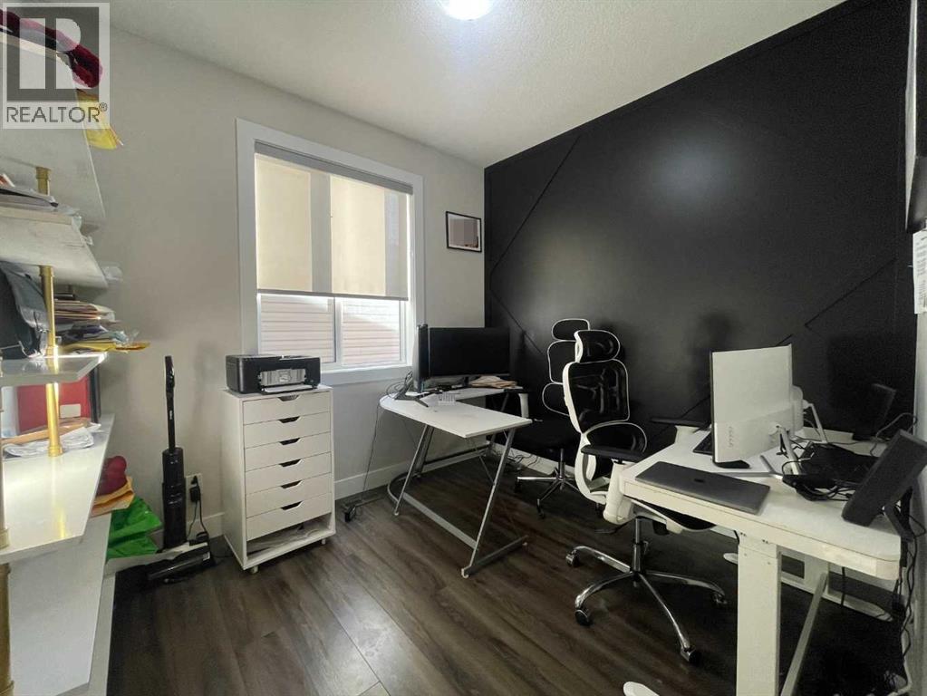 220 Carringham Road Nw, Calgary, Alberta  T3P 1V4 - Photo 4 - A2278406