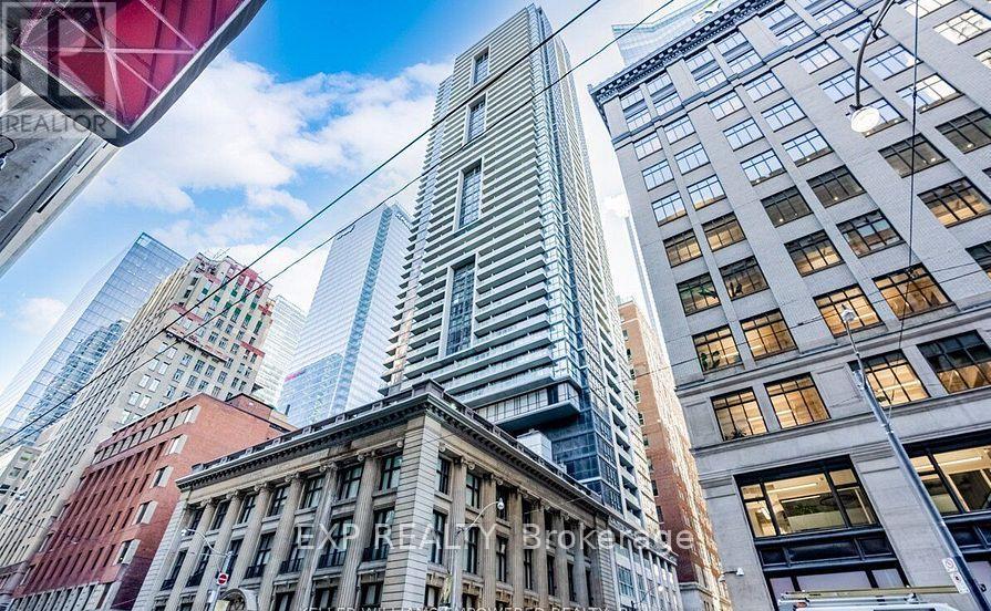 <div class="slider-price">$1,900 Monthly</div><p>1105 - 70 Temperance Street, Toronto, Ontario</p>