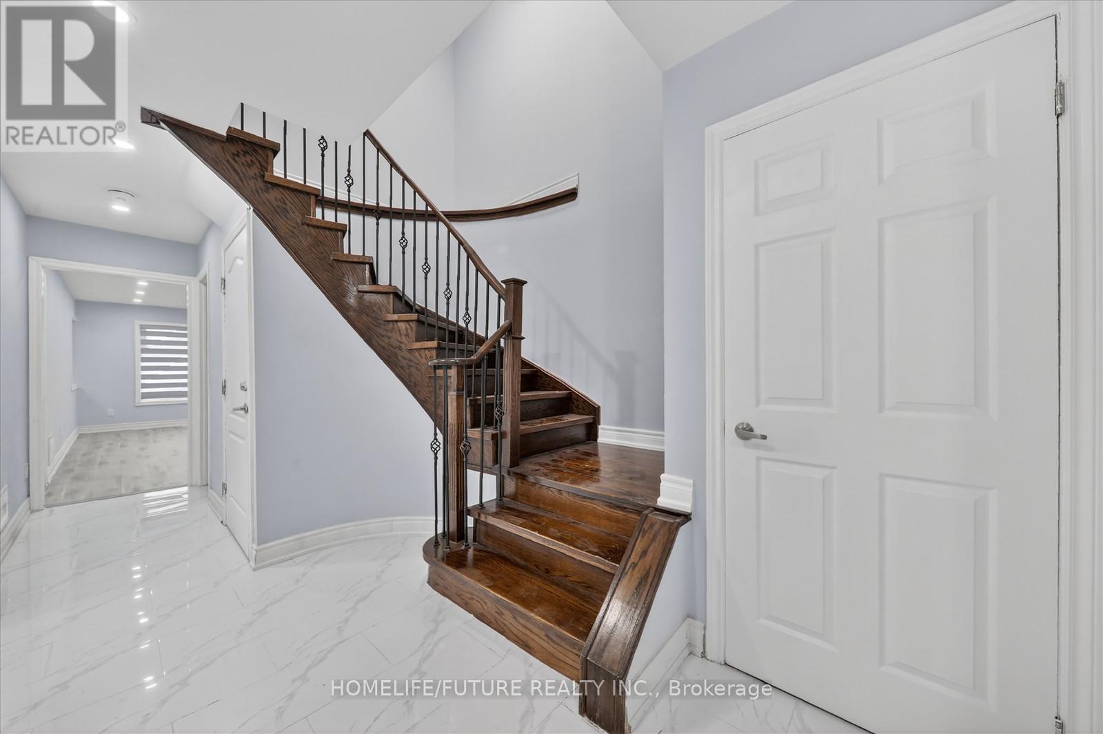 Main & 2nd - 231 Timberlane Drive, Brampton, Ontario  L6Y 4V7 - Photo 7 - W12705514