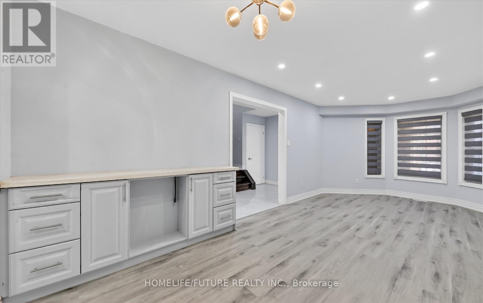 Main & 2nd - 231 Timberlane Drive, Brampton, Ontario  L6Y 4V7 - Photo 9 - W12705514