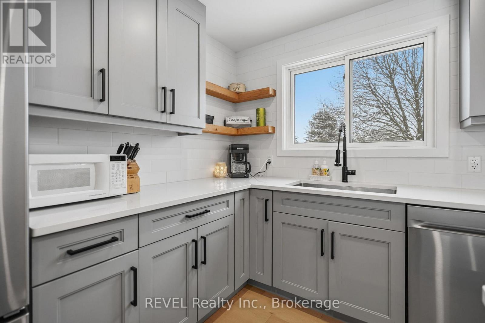 1097 Pelham Street, Pelham, Ontario  L3C 3E4 - Photo 13 - X12705800