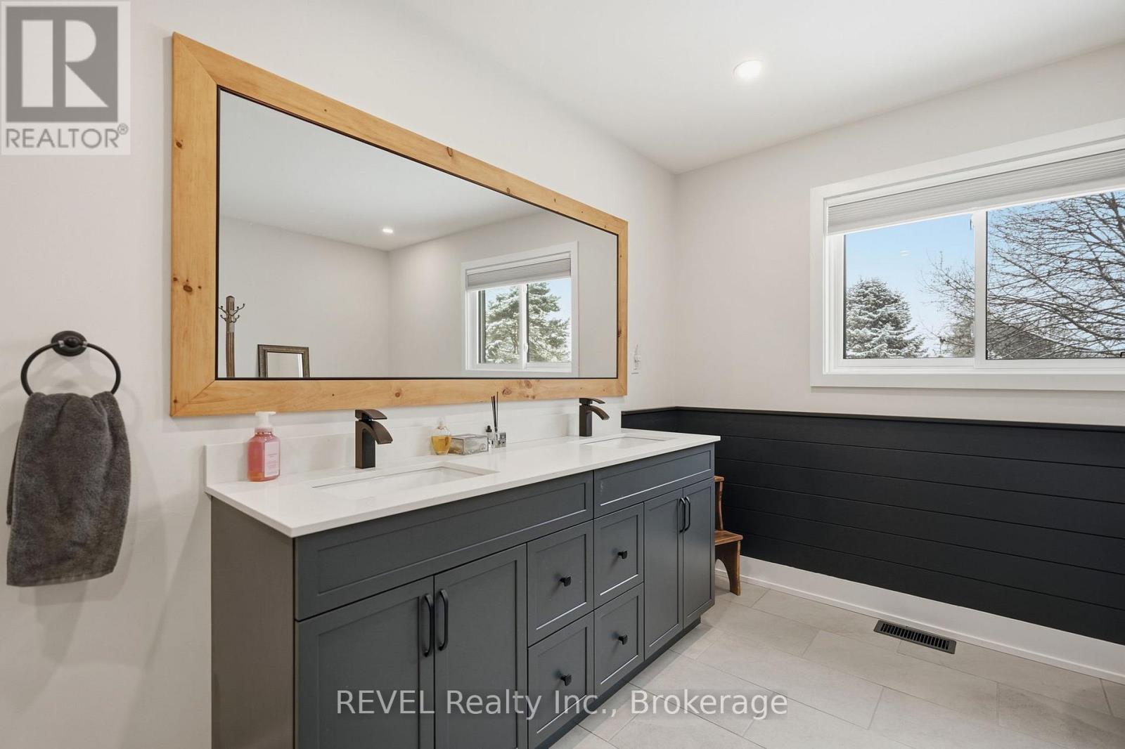 1097 Pelham Street, Pelham, Ontario  L3C 3E4 - Photo 23 - X12705800