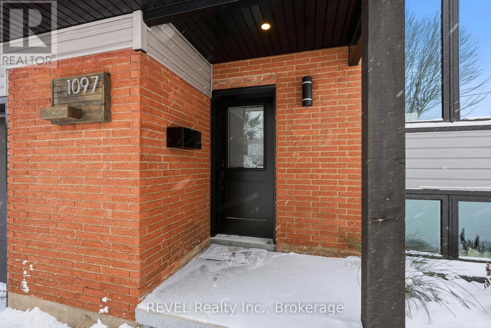 1097 Pelham Street, Pelham, Ontario  L3C 3E4 - Photo 3 - X12705800