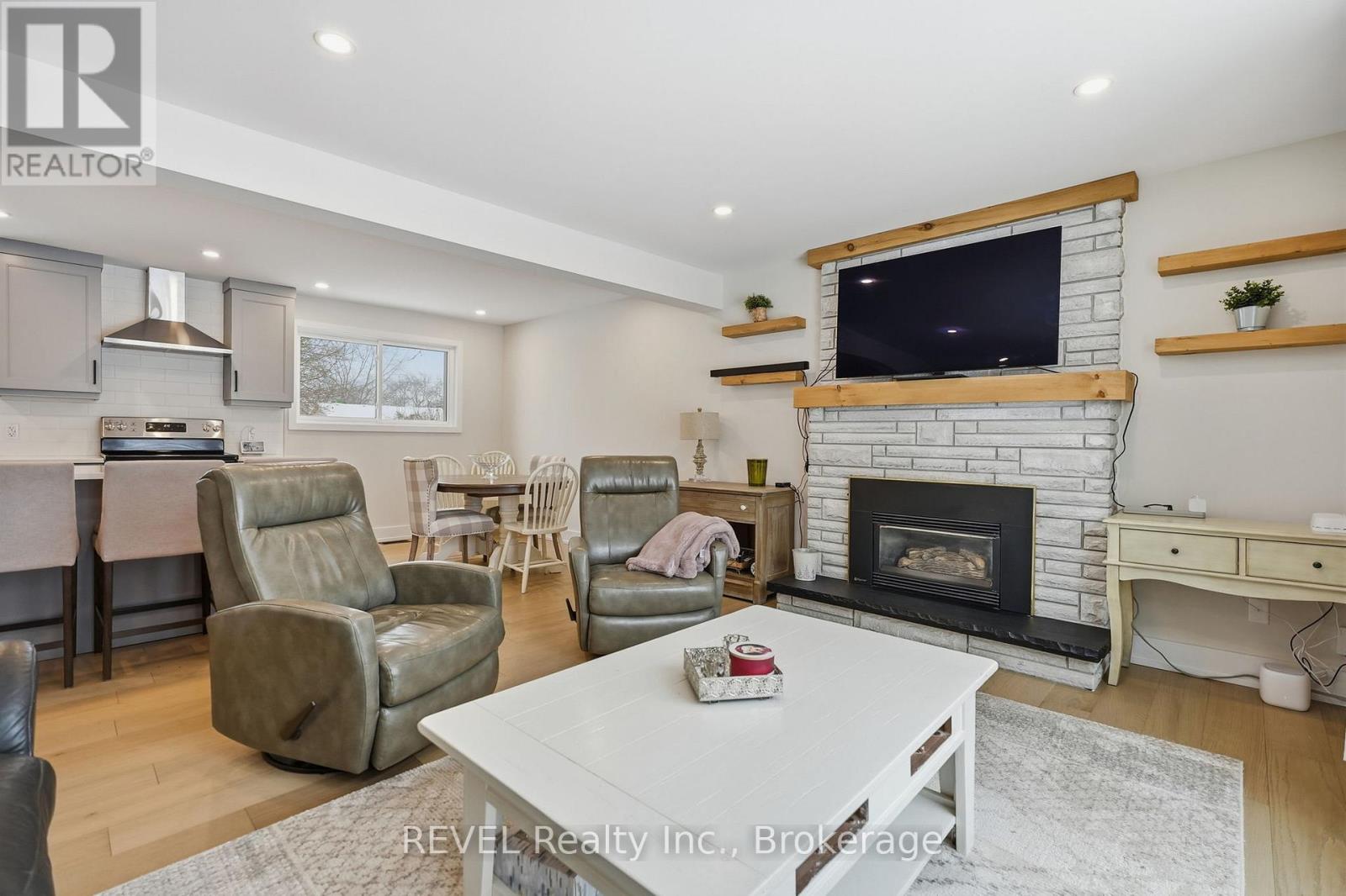 1097 Pelham Street, Pelham, Ontario  L3C 3E4 - Photo 4 - X12705800