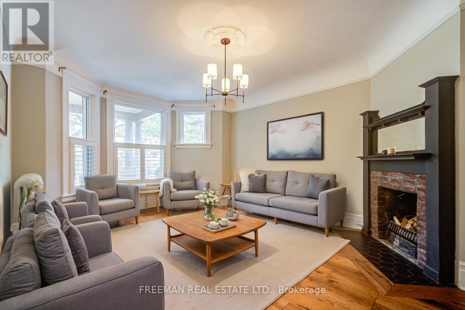 555 MARKHAM STREET, Toronto, Ontario