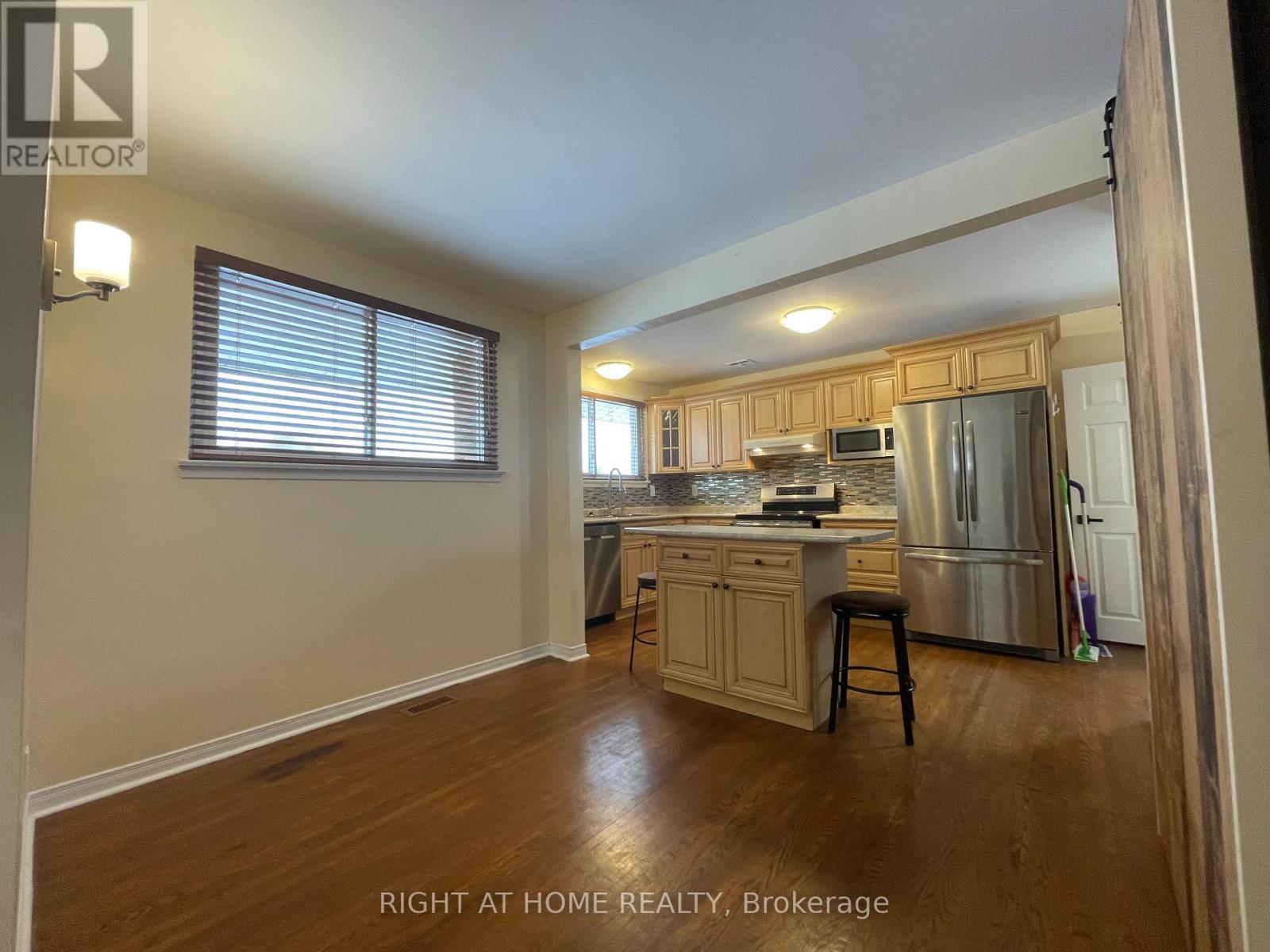 345 Maplewood Crescent, Milton, Ontario  L9T 2G1 - Photo 5 - W12705780