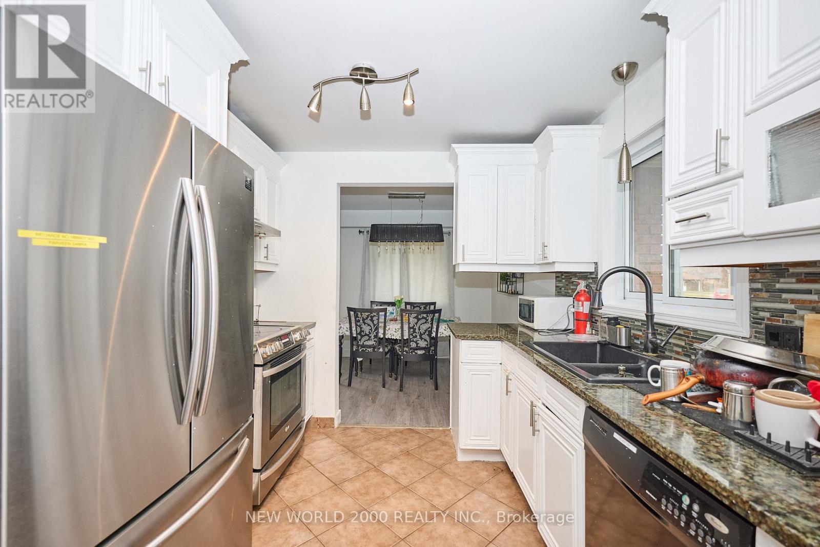 62 Champlain Avenue, Welland, Ontario  L3C 2L7 - Photo 11 - X12705798