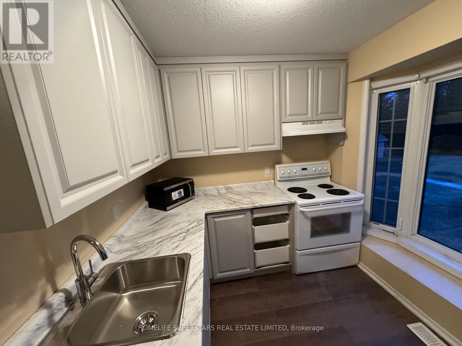 39 Woodland Drive, East Garafraxa, Ontario  L9W 6B7 - Photo 6 - X12690552