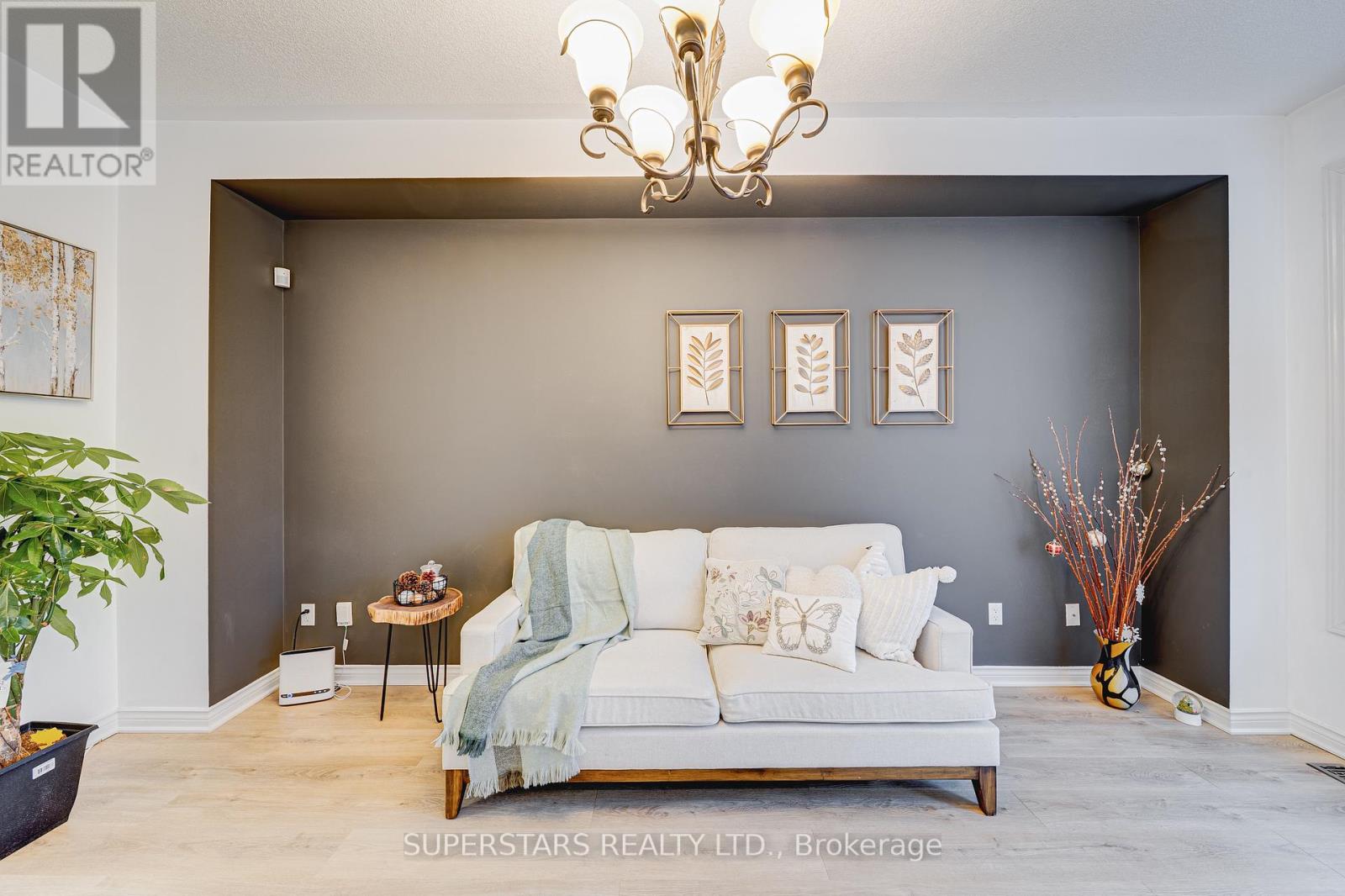 58 Wood Rim Drive, Richmond Hill, Ontario  L4E 4S2 - Photo 9 - N12705814