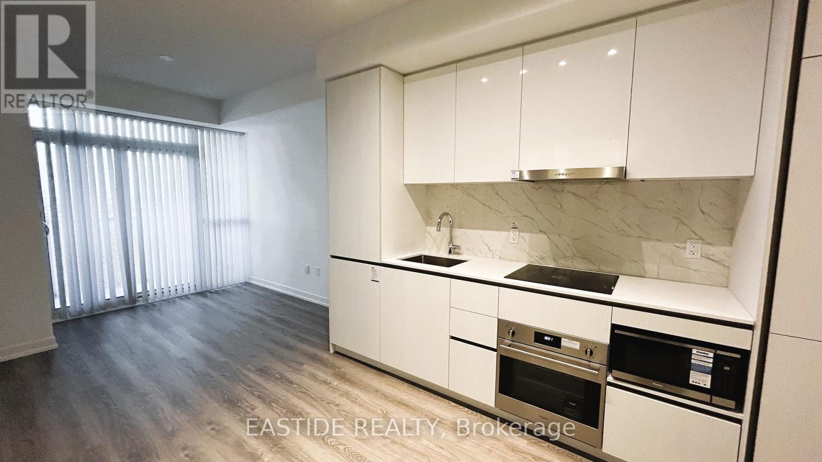 2010 - 8 Interchange Way, Vaughan, Ontario  L4K 0P9 - Photo 1 - N12705828