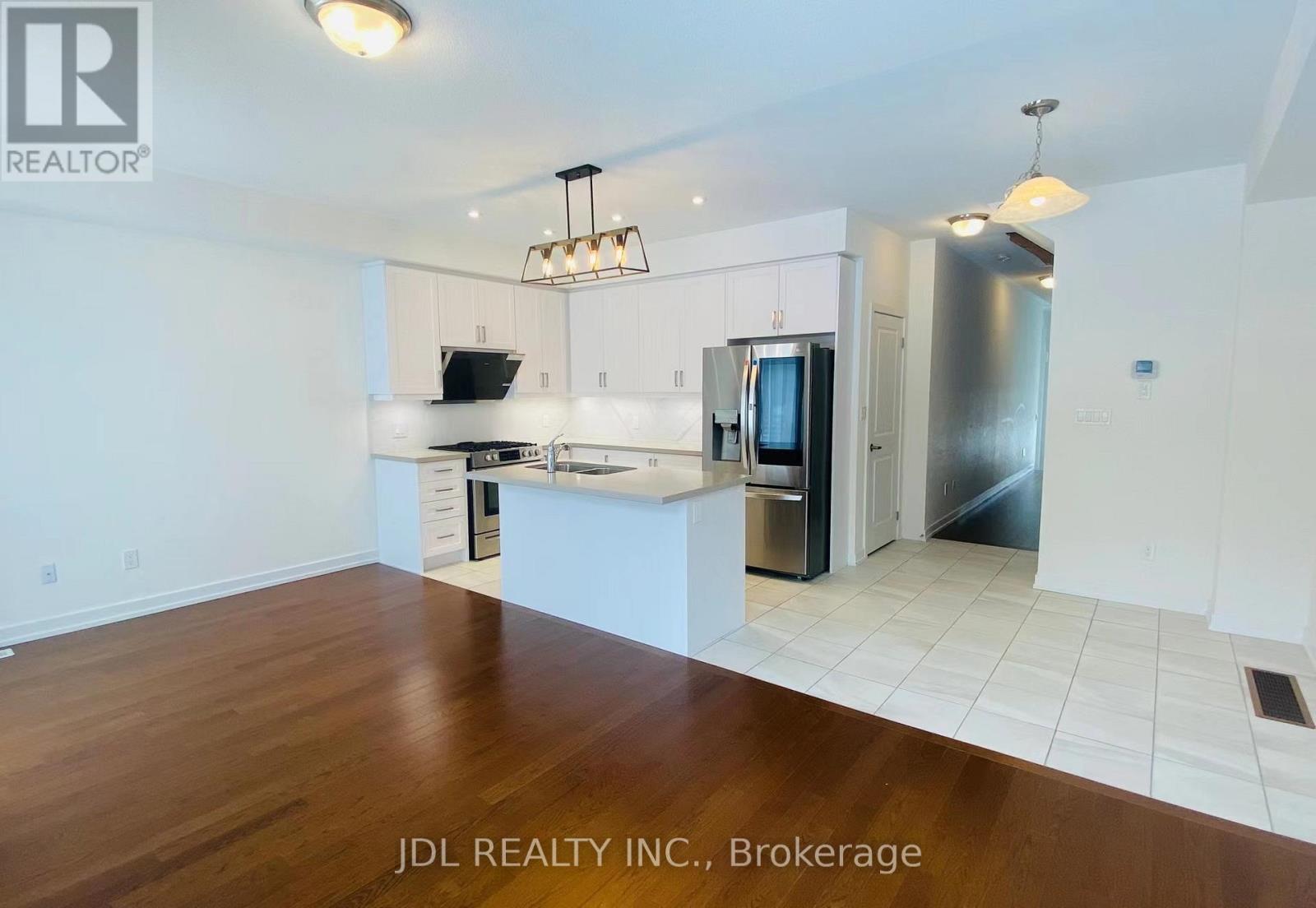 101 Hilts Drive, Richmond Hill, Ontario  L4H 0J2 - Photo 2 - N12705840