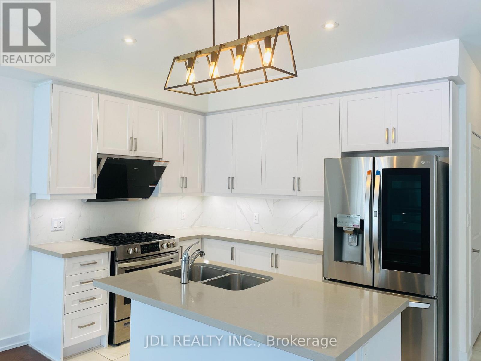 101 Hilts Drive, Richmond Hill, Ontario  L4H 0J2 - Photo 3 - N12705840