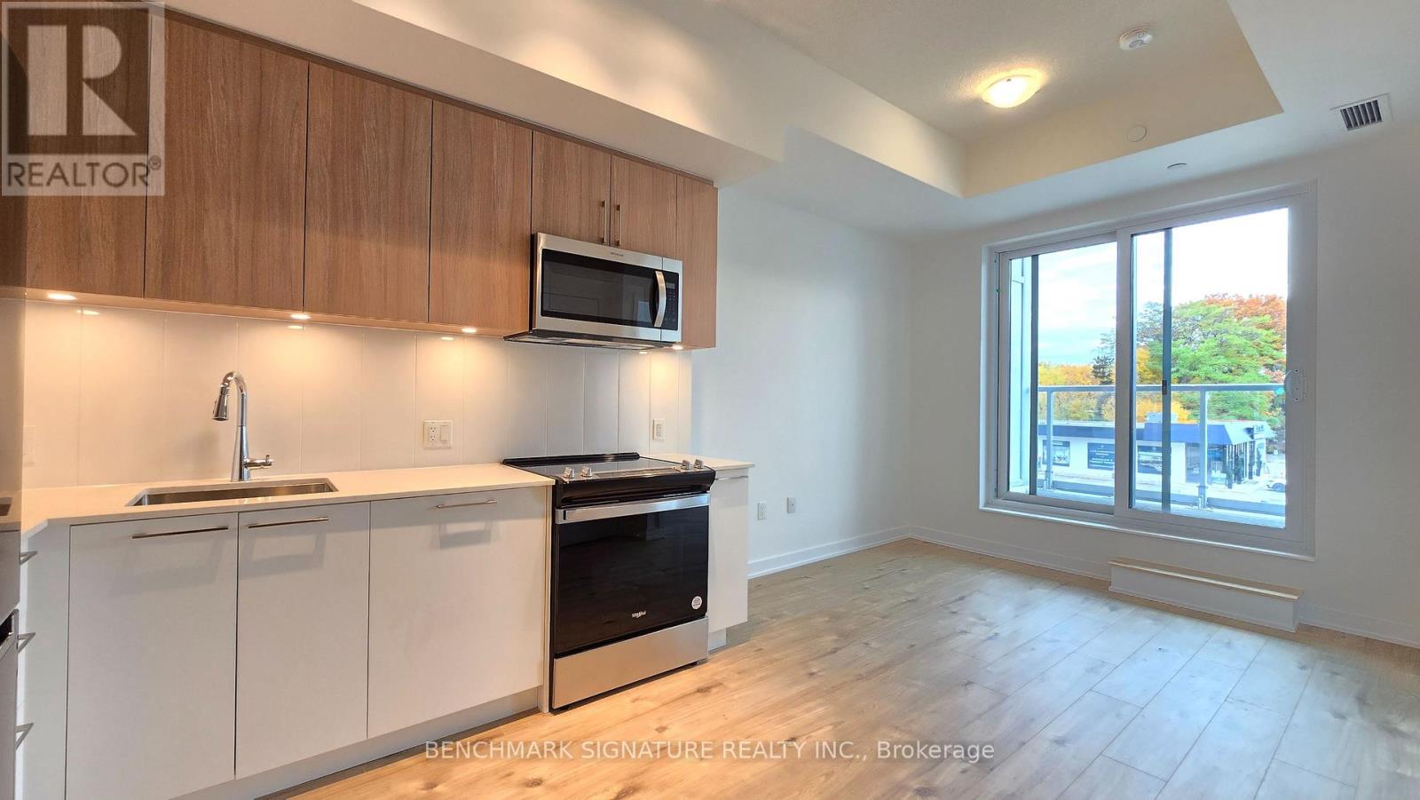 207 - 500 Plains Road E, Burlington, Ontario  L7T 2E1 - Photo 4 - W12705832