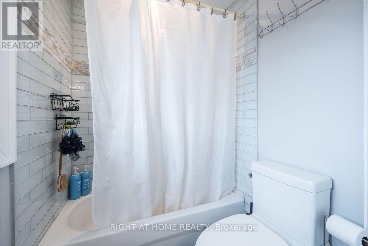 3269 Woodcroft Crescent, Burlington, Ontario  L7M 3K8 - Photo 16 - W12705834