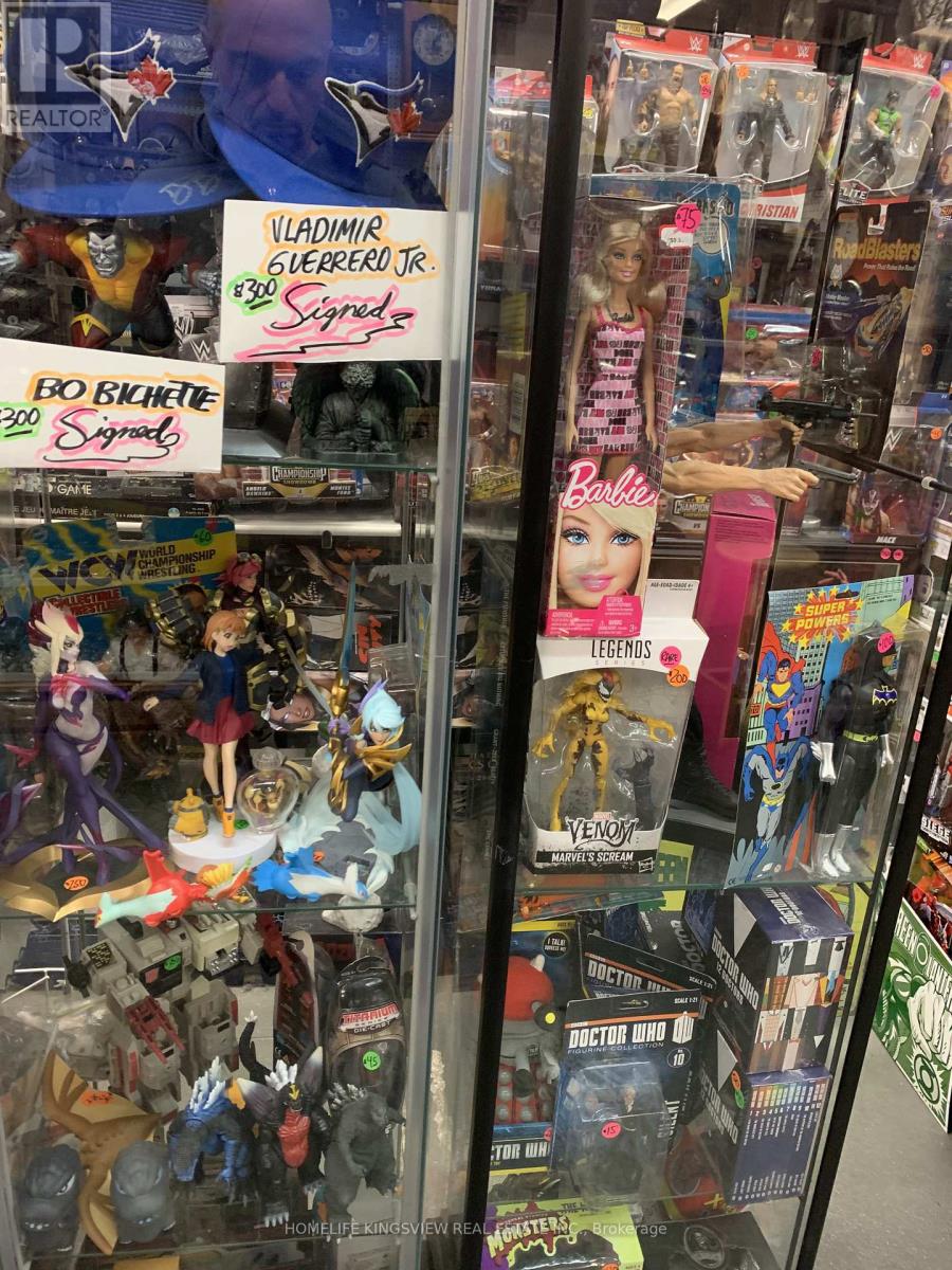 8 Westmore Drive, Toronto (West Humber-Clairville), Ontario  M9V 5E2 - Photo 7 - W12705896