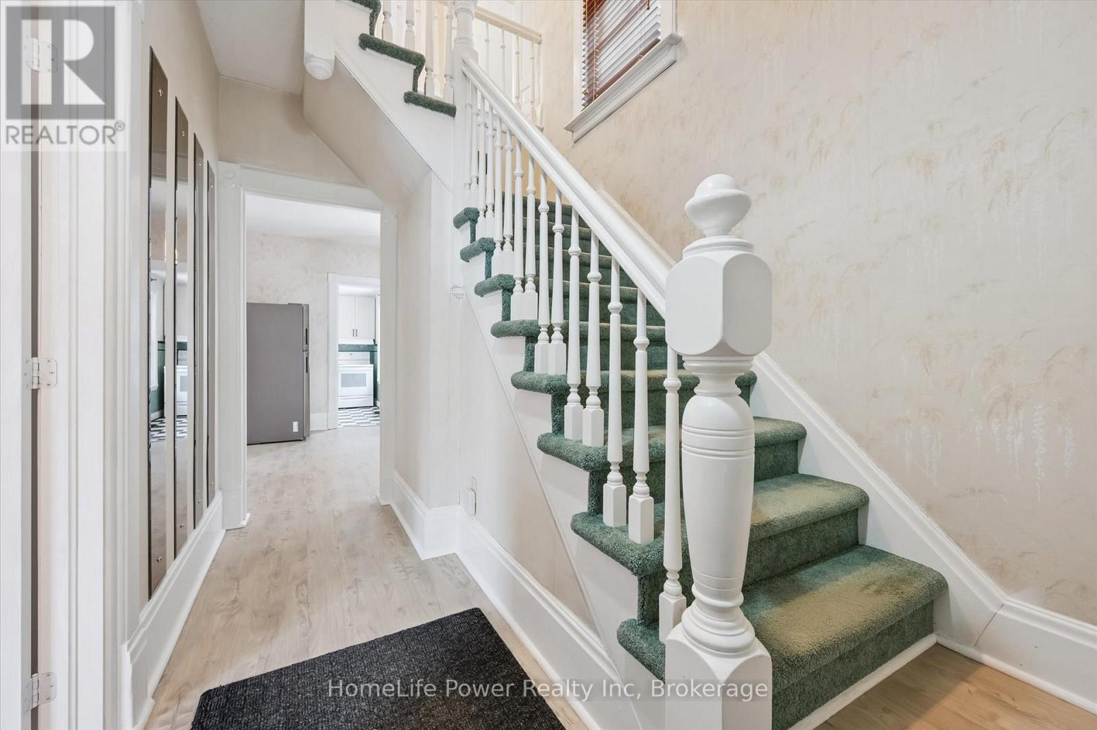 36 Linden Avenue, Kitchener, Ontario  N2G 2A5 - Photo 3 - X12705928