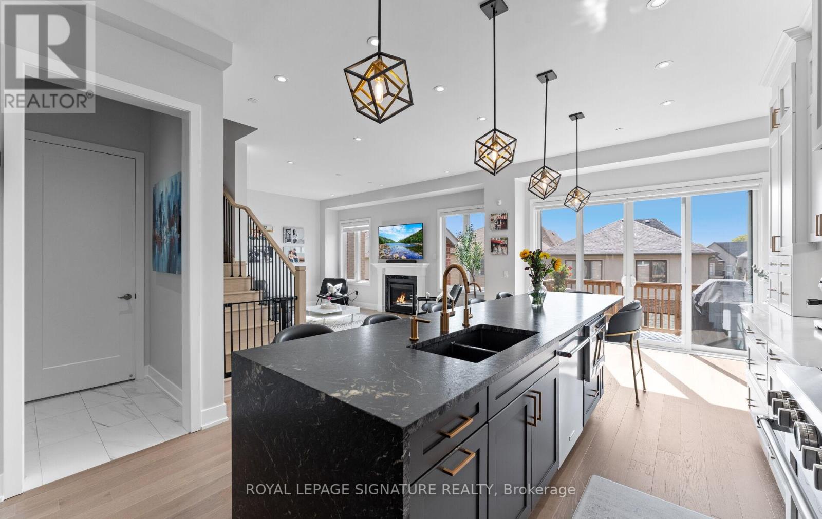 29 Sikura Circle, Aurora, Ontario  L4G 3Y8 - Photo 9 - N12705922