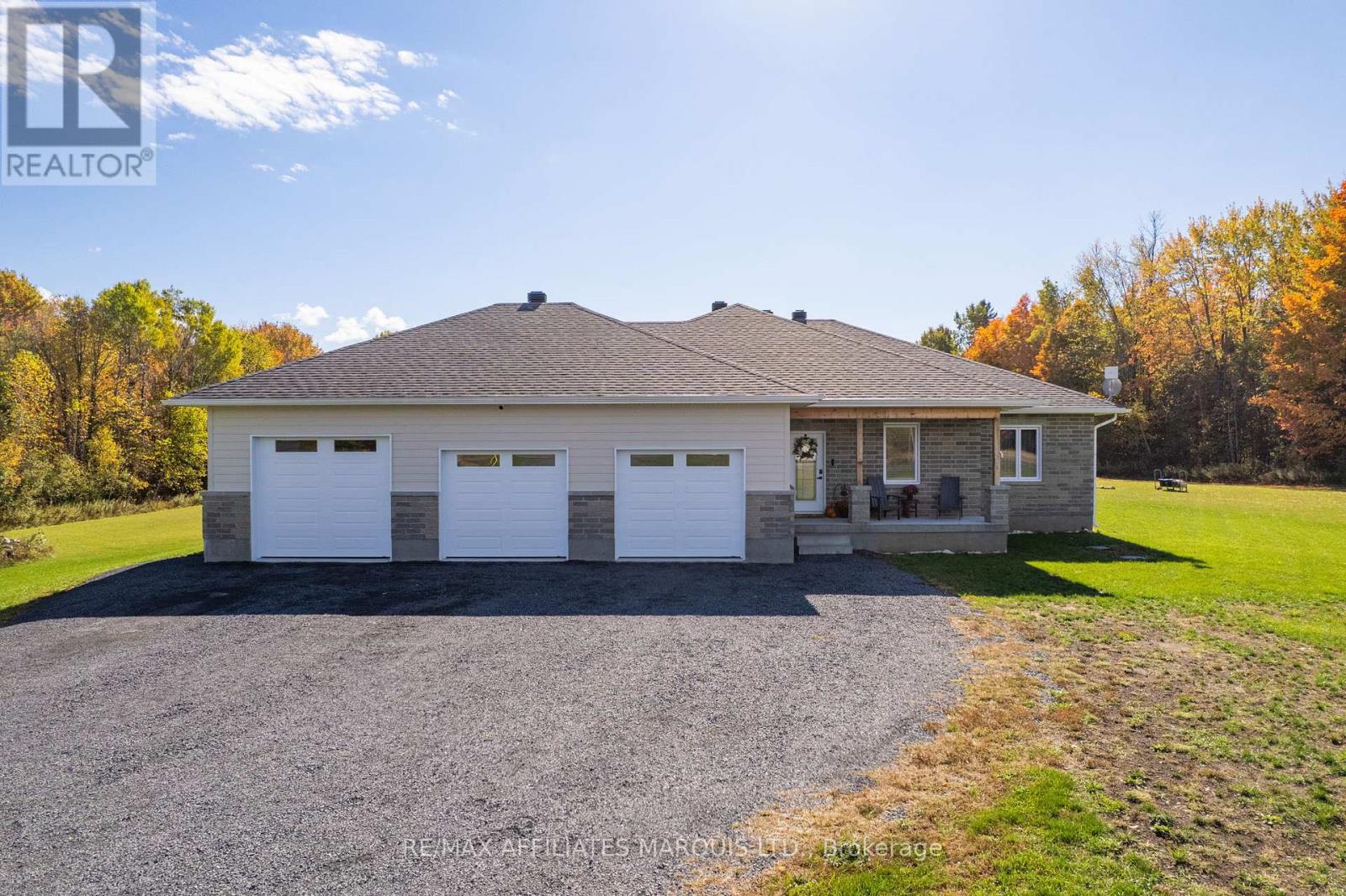 17026 Myers Road, South Stormont, Ontario  K0C 2A0 - Photo 3 - X12705964