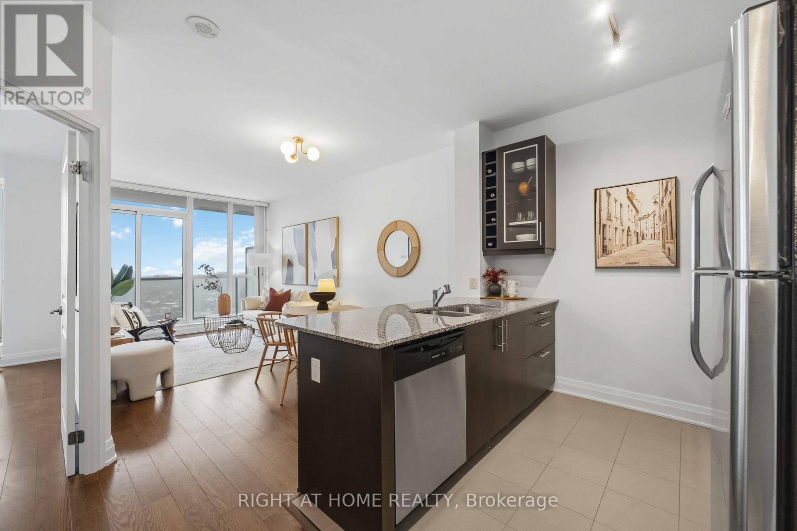 909 - 530 St Clair Avenue W, Toronto, Ontario  M6C 0A2 - Photo 3 - C12671278