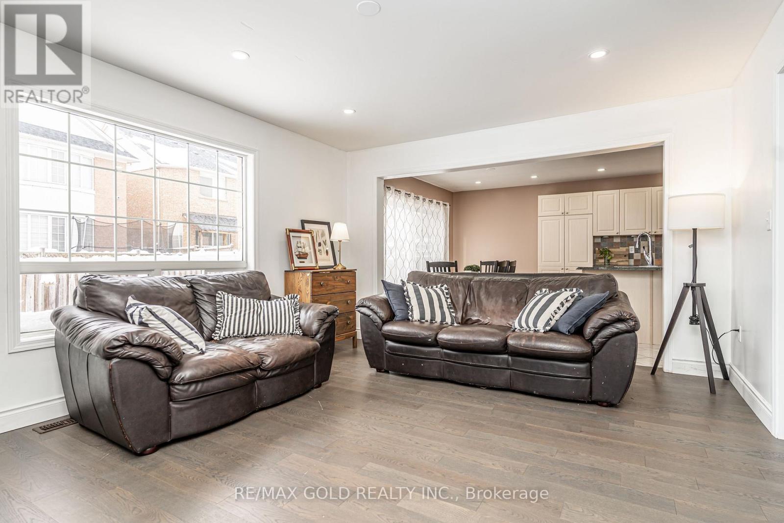 2 Zimmer Street, Brampton, Ontario  L6S 6L3 - Photo 13 - W12703704