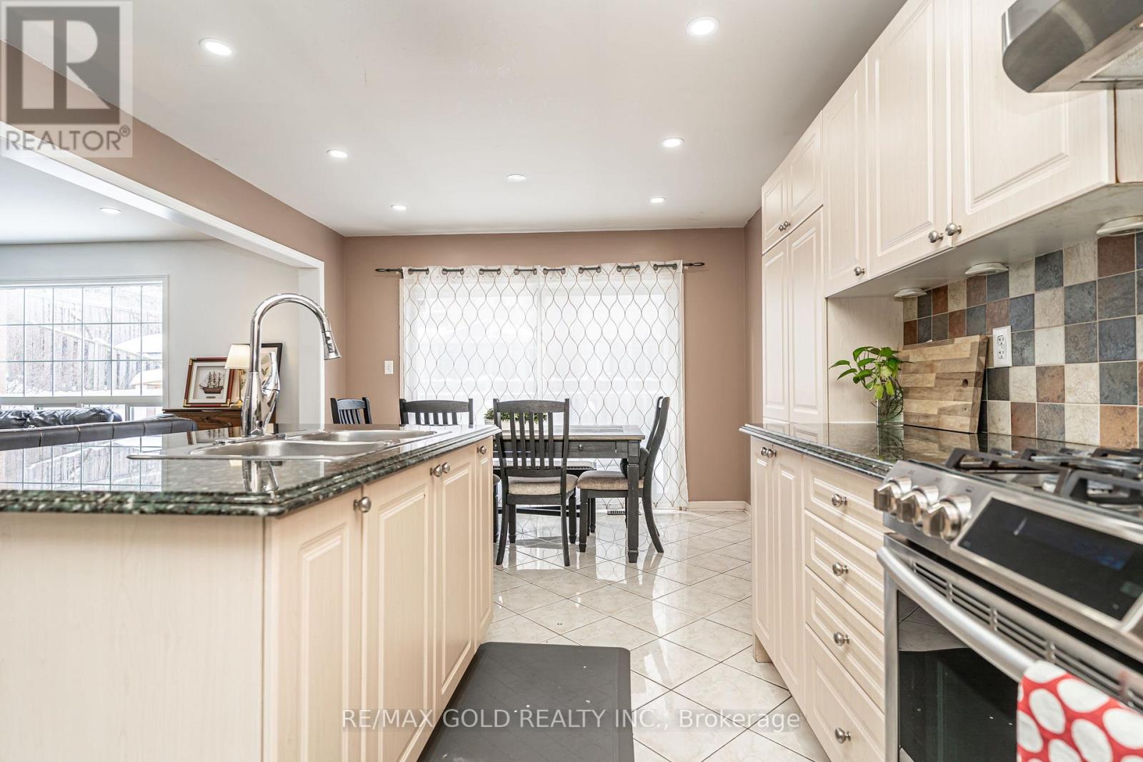 2 Zimmer Street, Brampton, Ontario  L6S 6L3 - Photo 19 - W12703704