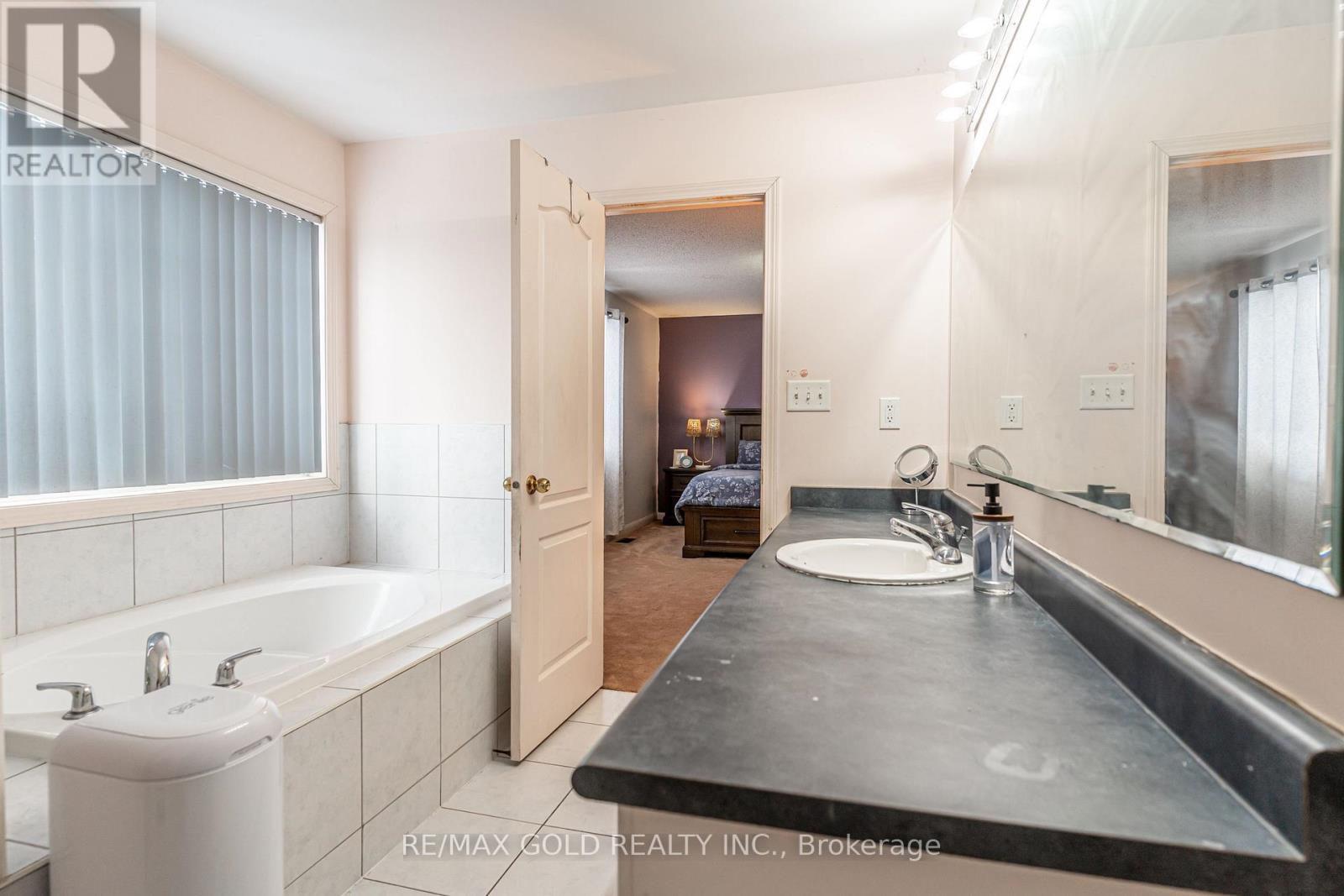 2 Zimmer Street, Brampton, Ontario  L6S 6L3 - Photo 28 - W12703704