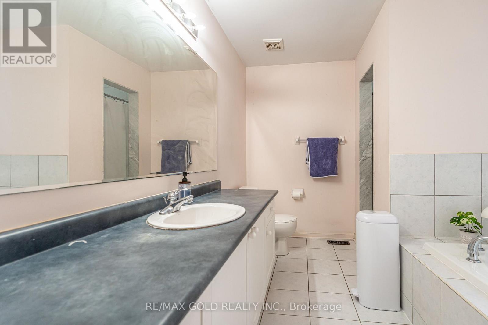 2 Zimmer Street, Brampton, Ontario  L6S 6L3 - Photo 27 - W12703704