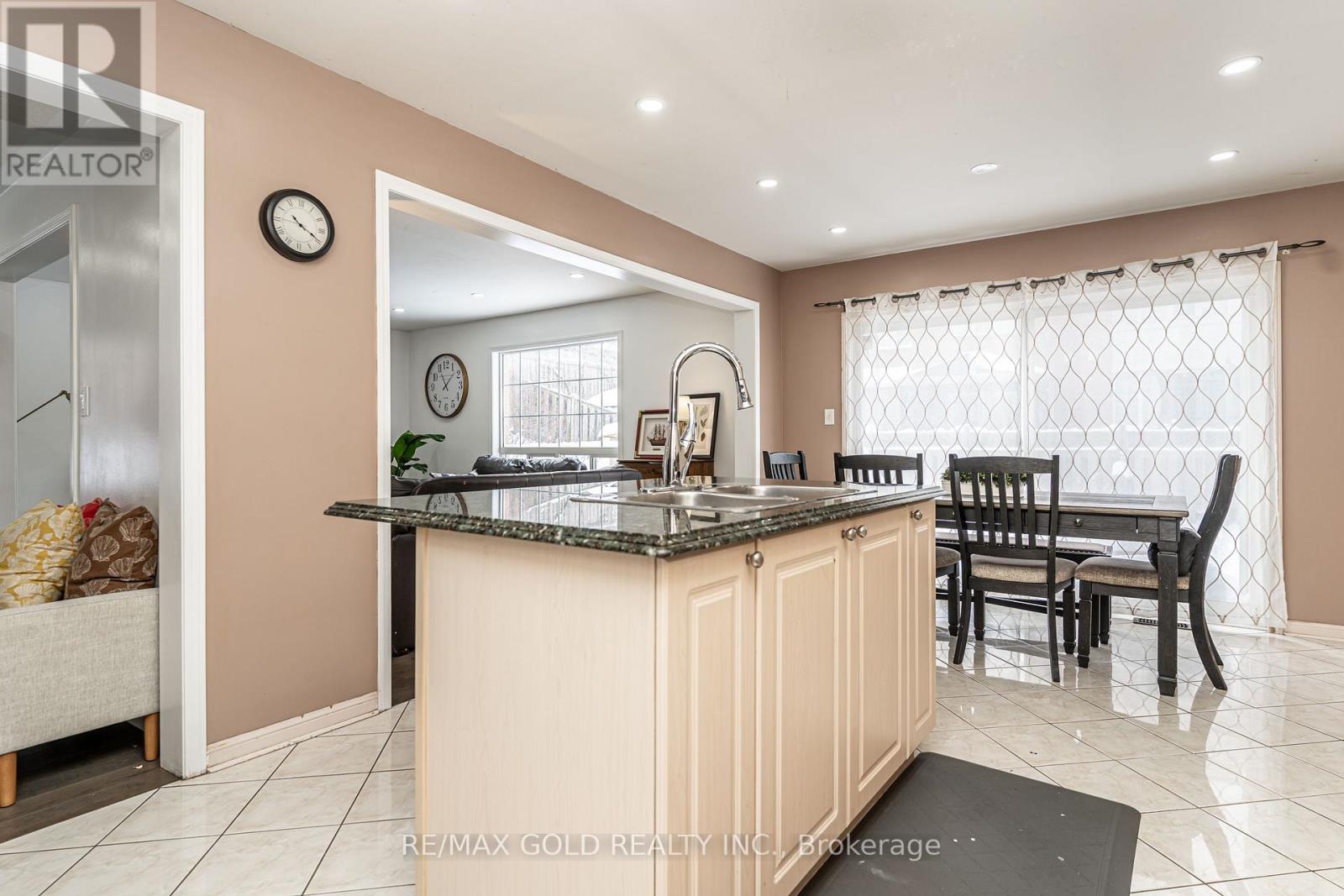 2 Zimmer Street, Brampton, Ontario  L6S 6L3 - Photo 20 - W12703704