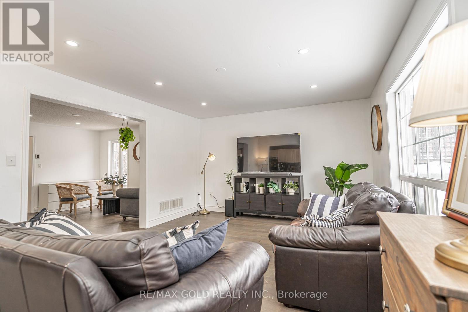 2 Zimmer Street, Brampton, Ontario  L6S 6L3 - Photo 12 - W12703704