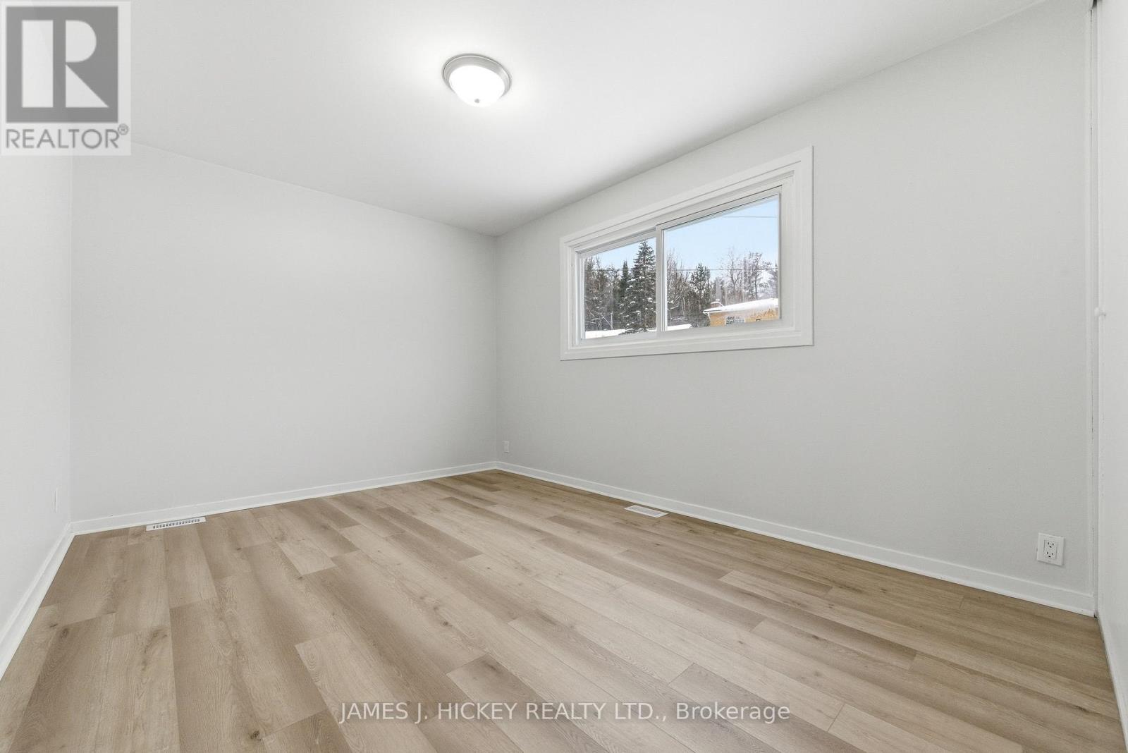 88 Glendale Avenue, Deep River, Ontario  K0J 1P0 - Photo 22 - X12706000