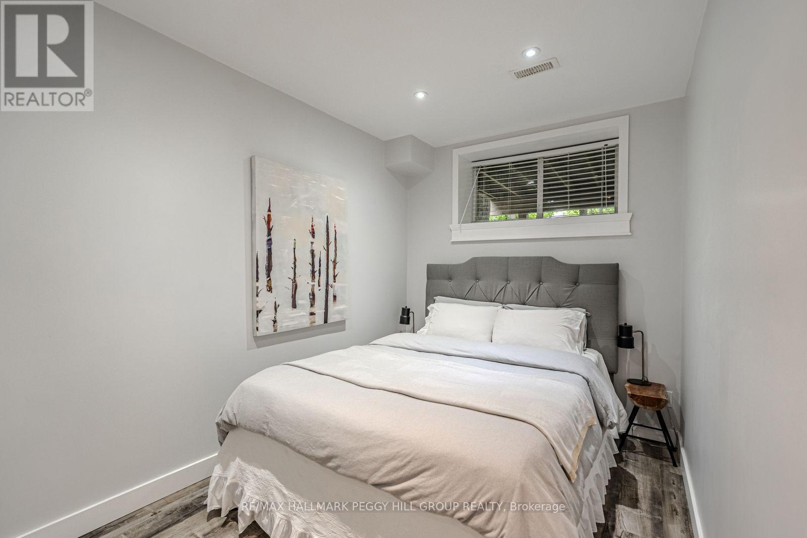 11 Oakmont Avenue, Oro-Medonte, Ontario  L0L 2L0 - Photo 14 - S12648186