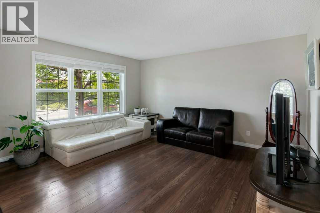 14 Everglen Manor Sw, Calgary, Alberta  t2y 5g4 - Photo 6 - A2262867