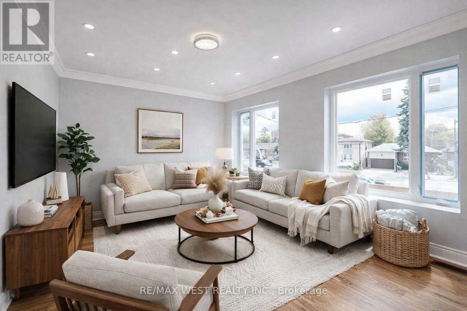 656 SHEPPARD AVENUE W, Toronto, Ontario