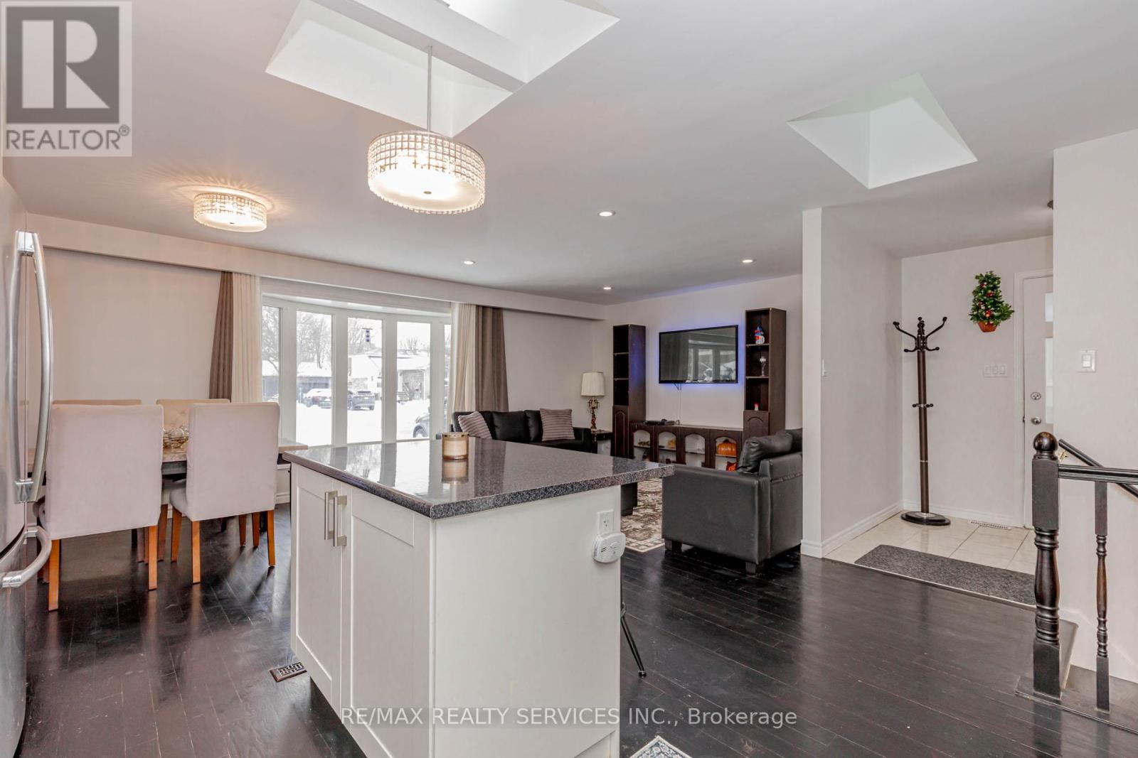 46 Elgin Drive, Brampton, Ontario  L6Y 1A8 - Photo 12 - W12705982