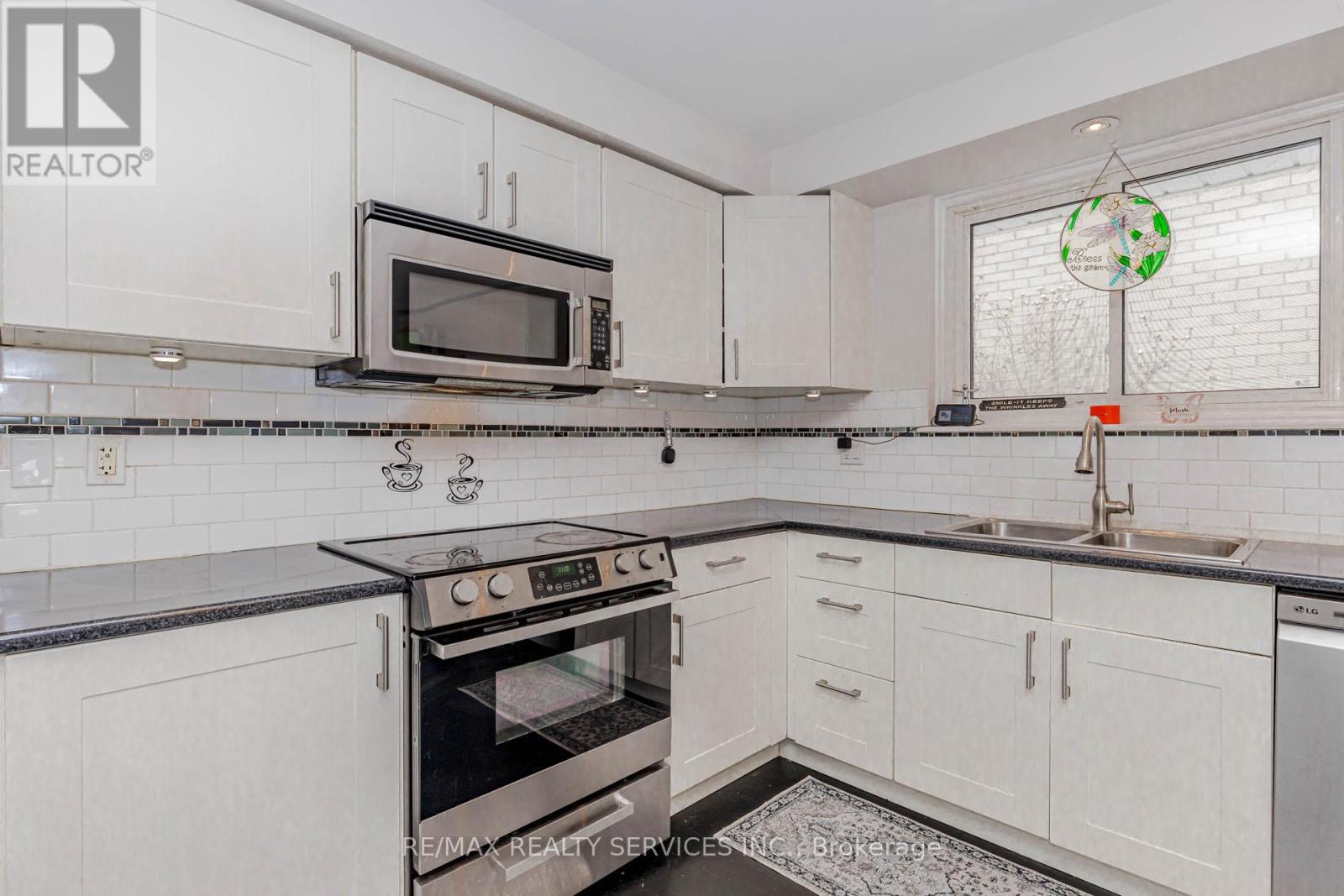 46 Elgin Drive, Brampton, Ontario  L6Y 1A8 - Photo 14 - W12705982