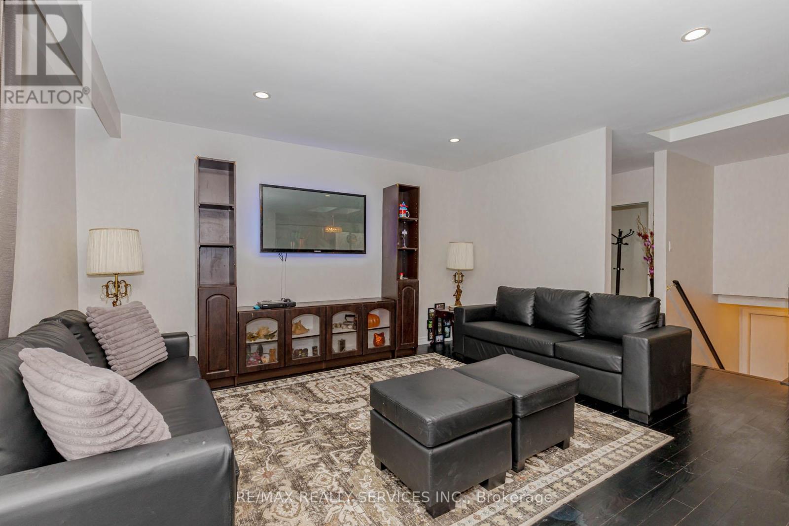 46 Elgin Drive, Brampton, Ontario  L6Y 1A8 - Photo 17 - W12705982