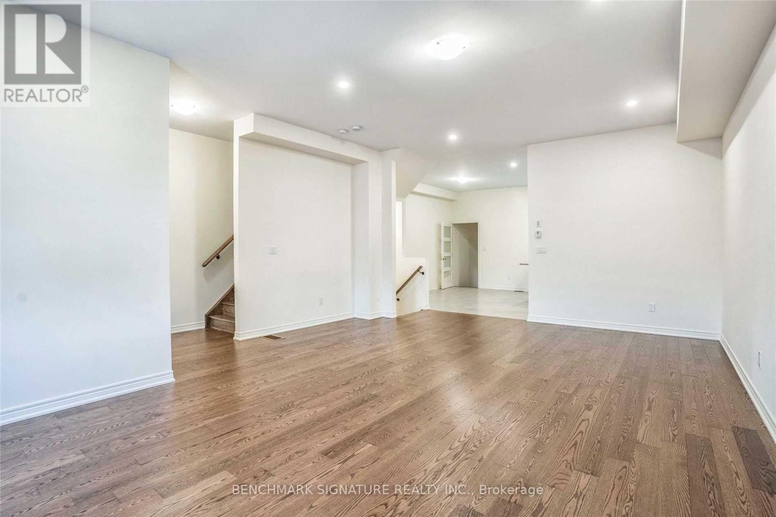 9432 Bayview Avenue, Richmond Hill, Ontario  L4C 5G9 - Photo 5 - N12706066