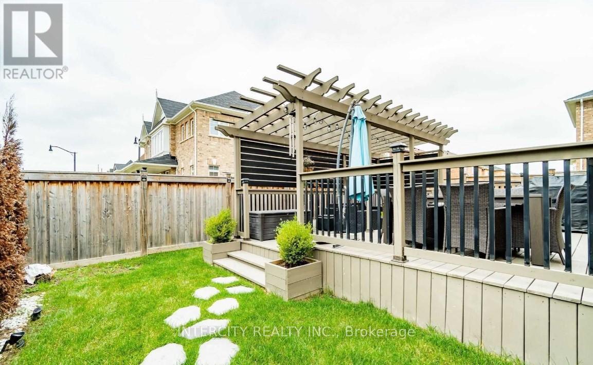 363 Robert Parkinson Drive, Brampton, Ontario  L7A 4C3 - Photo 38 - W12695388