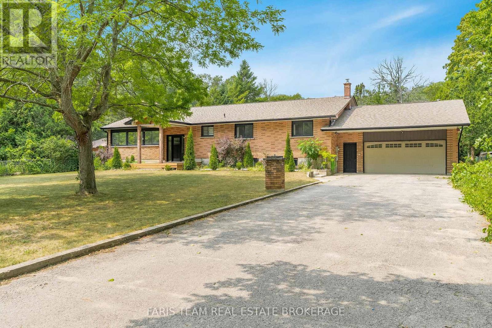 256 Knox Road E, Wasaga Beach, Ontario  L9Z 2T5 - Photo 2 - S12706028