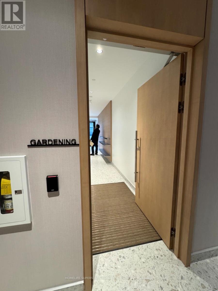 4701 - 395 Square One Drive, Mississauga, Ontario  L5B 0P6 - Photo 18 - W12706010